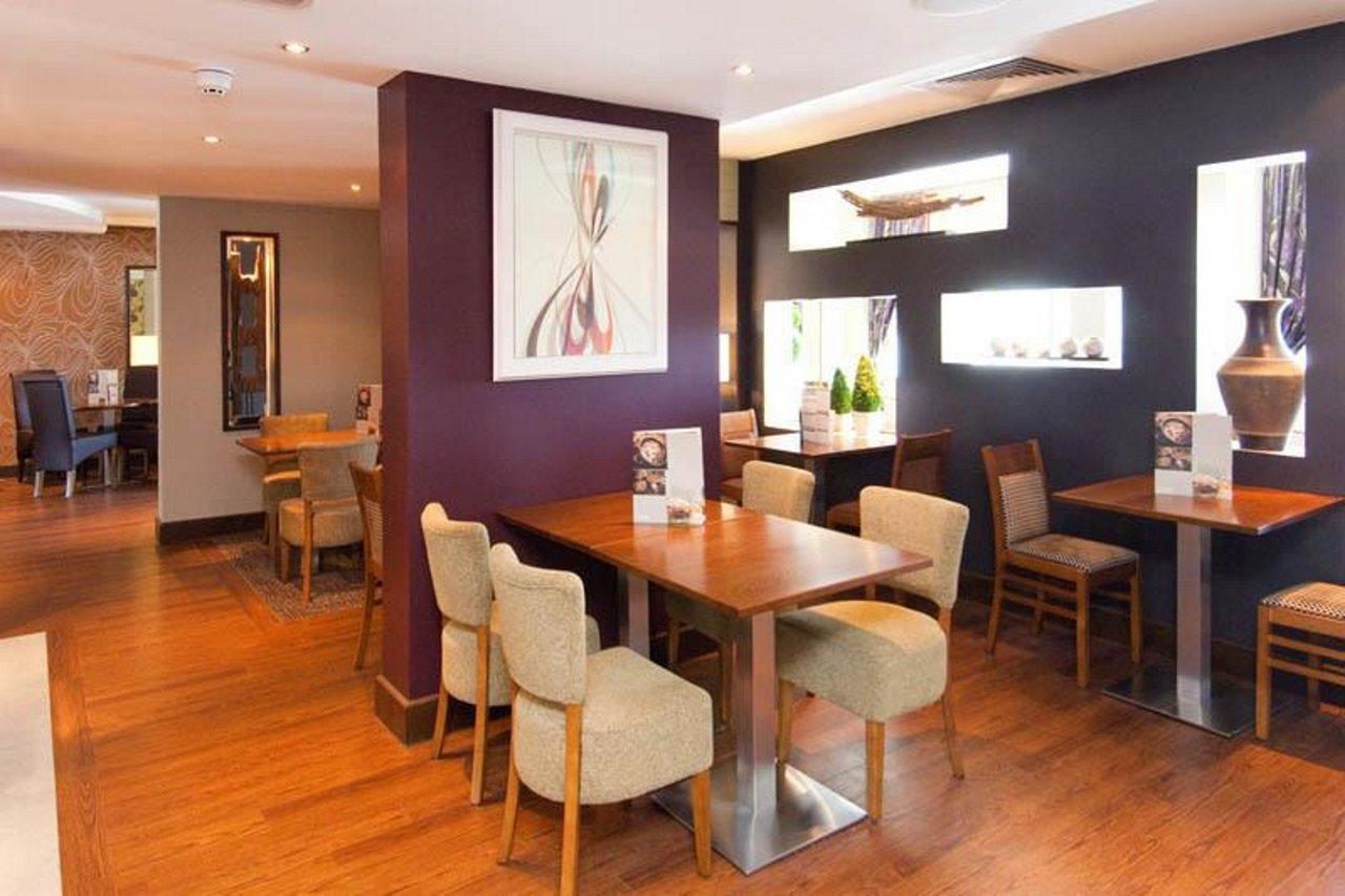 Premier Inn London Gatwick Airport - Manor Royal ครอว์ลีย์ ภายนอก รูปภาพ