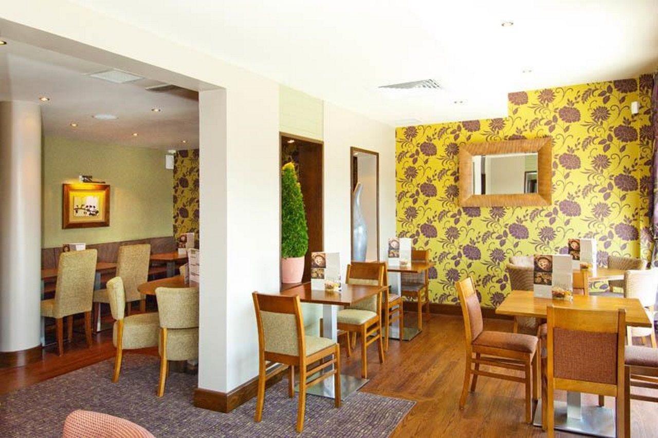 Premier Inn London Gatwick Airport - Manor Royal ครอว์ลีย์ ภายนอก รูปภาพ