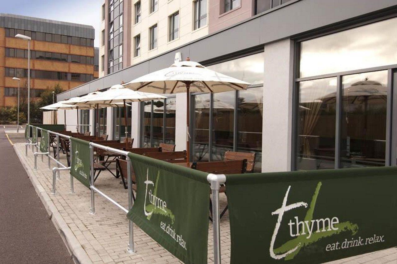 Premier Inn London Gatwick Airport - Manor Royal ครอว์ลีย์ ภายนอก รูปภาพ