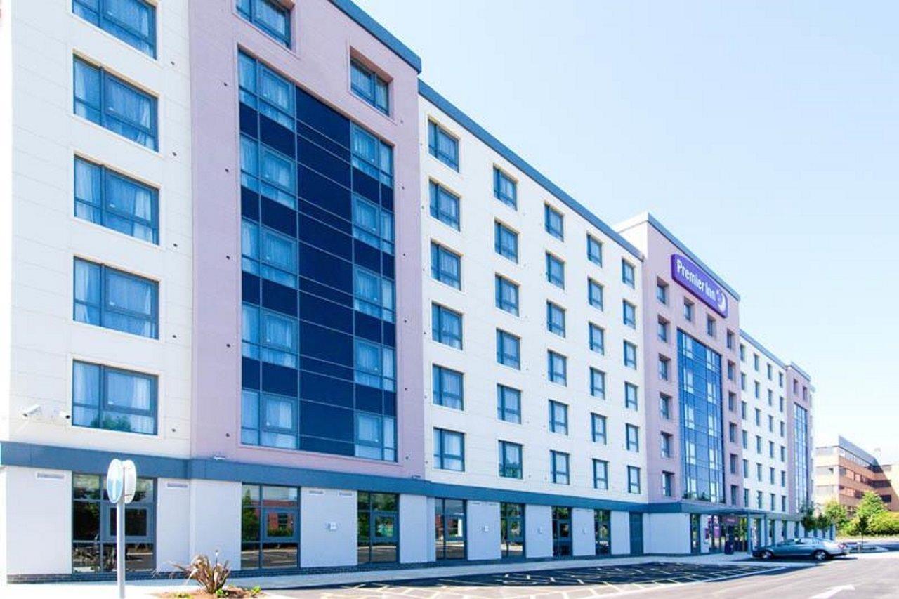 Premier Inn London Gatwick Airport - Manor Royal ครอว์ลีย์ ภายนอก รูปภาพ