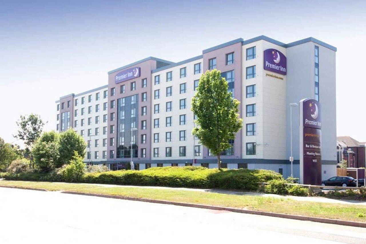 Premier Inn London Gatwick Airport - Manor Royal ครอว์ลีย์ ภายนอก รูปภาพ