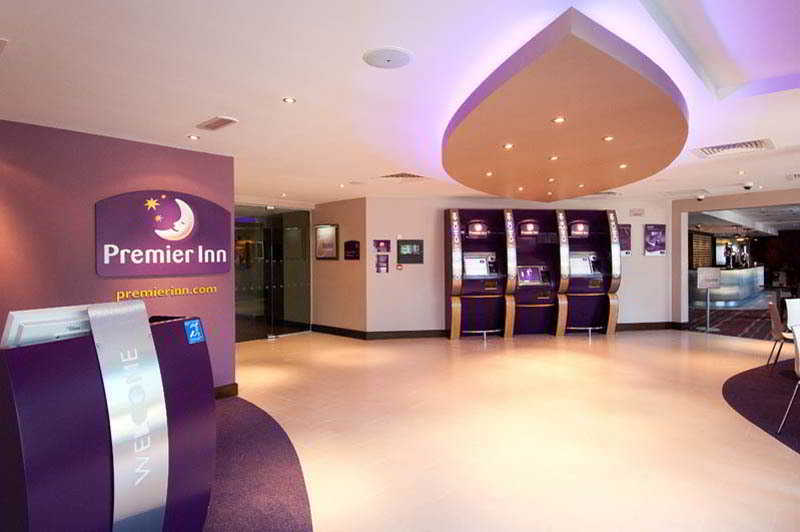 Premier Inn London Gatwick Airport - Manor Royal ครอว์ลีย์ ภายนอก รูปภาพ