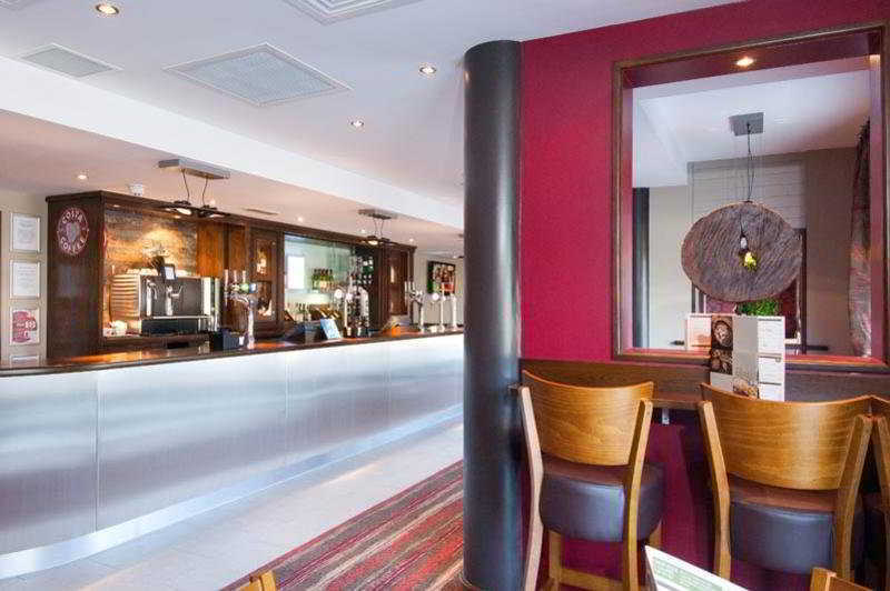 Premier Inn London Gatwick Airport - Manor Royal ครอว์ลีย์ ภายนอก รูปภาพ